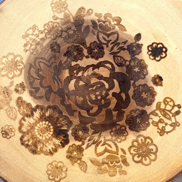 Studio California uniquely designed wooden tree trunk trivet. - Picture 2 of 5